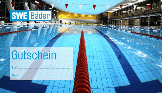 Aufnahme des Schwimmbeckens von den Startblöcken aus
